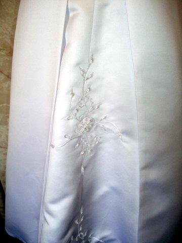 detailed split skirt embroidery